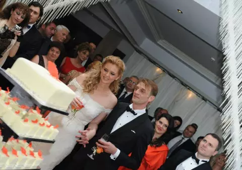 Primele FOTOGRAFII de la nunta ROBERTEI ANASTASE. Uite cât de frumoasă este în rochie de mireasă