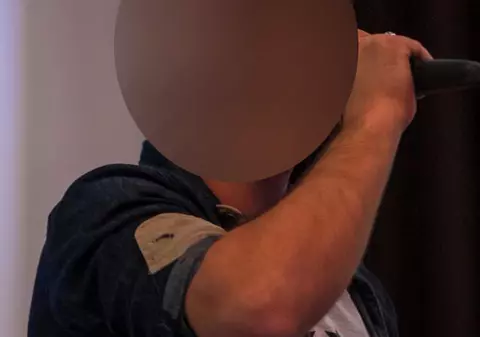 Un cântăreţ de la noi trăieşte o adevărată dramă: «Nu mi-am văzut mama de 10 ani» 