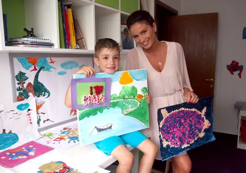 Fiul Geaninei Ilieș, un mic pictor!  Patrick organizează licitații