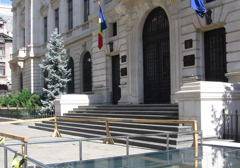 Banca Naţională, în pericol de surpare