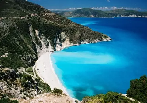 Myrtos Beach, un paradis pe Insula Kefalonia