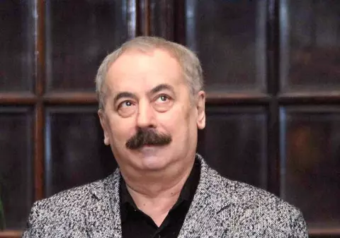 Ştiai că fostul premier Radu Vasile scria poezii? Vezi ce părere avea George Pruteanu despre ele!