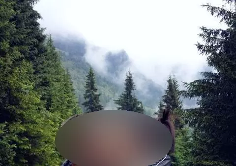 NU MAI POATE DE DRAGUL LUI. Uite ce vedetă ÎŞI SUFOCĂ IUBITUL