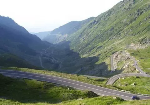 Şoferi, atenţie! Circulaţia pe Transfăgărăşan va fi întreruptă vineri