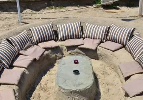 Ingenios! Au făcut o terasă numai din nisip! | FOTO