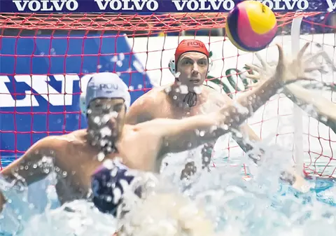 Dragoş Stoenescu, portarul naţionalei de polo pe apă a României, după 4-10 cu Italia la Mondiale: «Ne-a bătut soarele în ochi!»