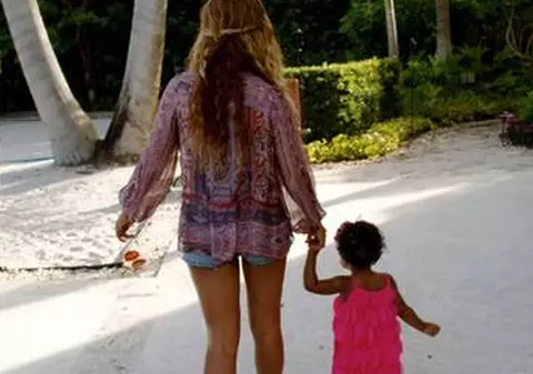 POZE RARE cu fetiţa lui Beyonce! Iată cum arată, la un an şi jumătate micuţa, ŢINUTĂ BINE ASCUNSĂ până acum! FOTO
