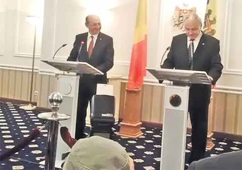 Băsescu, huiduit, dar şi aplaudat la Chişinău