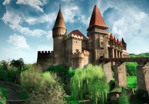 INEDIT! O echipă de cercetători CAUTĂ FANTOME la Castelul Corvinilor din Hunedoara!