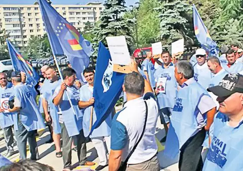 Sindicaliştii de la CFR Marfă ameninţă cu grevă generală