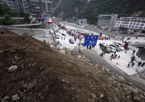 Ploile torenţiale fac ravagii în China! Alunecările de teren au îngropat de vii 40 de oameni