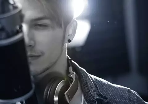 Christian Hills, noua senzaţie a muzicii româneşti, vestea pe care o aştepta cu nerăbdare! VIDEO