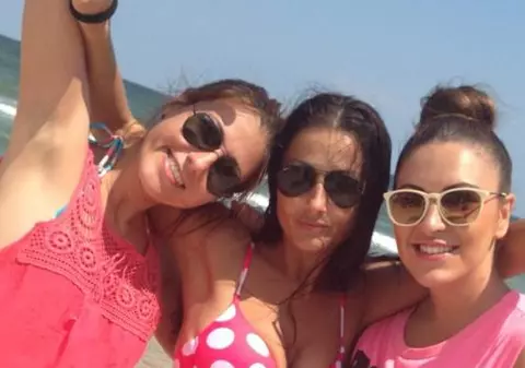 Gabriela Cristea, şedinţă foto pe plajă. Uite cum arată în costum de baie!