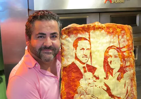 LIPSĂ DE IMAGINAŢIE, sau PROMOVARE a unui BRAND DE ŢARĂ? Uite cum au marcat italenii naşterea Prinţului George | FOTO