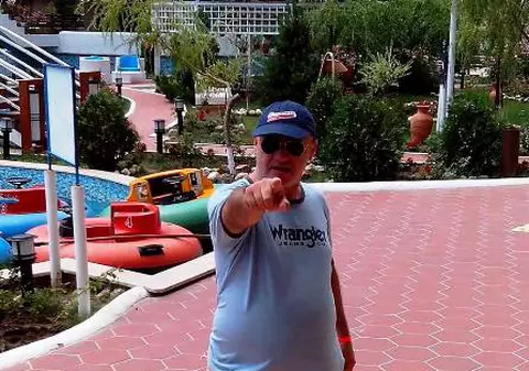Mircea N. Stoian face ''Pressing'', la mare 