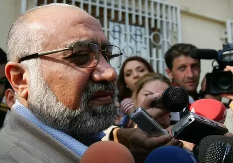 IPOTEZA CARE A ŞOCAT ROMÂNIA! Omar Hayssam a ieşit din ţară chiar prin Aeroportul Otopeni? Înregistrările video cu fuga teroristului, topite într-un misterios incendiu
