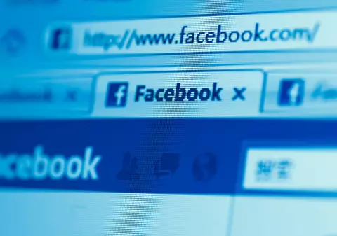 CE SE ASCUNDE ÎN CONTUL TĂU DE FACEBOOK! Mesajele primite de care habar nu ai
