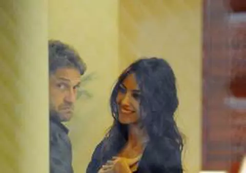 EXCLUSIV! GERARD BUTLER A VENIT ÎN ROMÂNIA pentru MĂDĂLINA GHENEA! Vezi ce ne-a DECLARAT MAMA ROMÂNCEI!