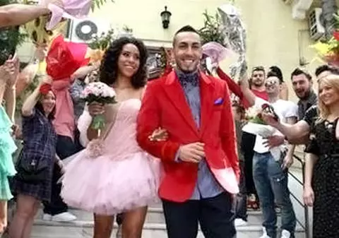 Alex Velea și-a IMPLORAT SOȚIA în genunchi să ÎL IERTE! Vezi când s-a ÎNTÂMPLAT ASTA!