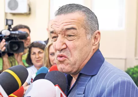EXCLUSIV | Gigi Becali face duş în puşcărie doar însoţit de un gardian!