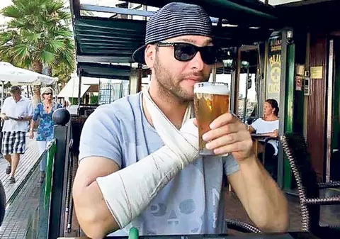 Bitză şi-a rupt mâna în concediu