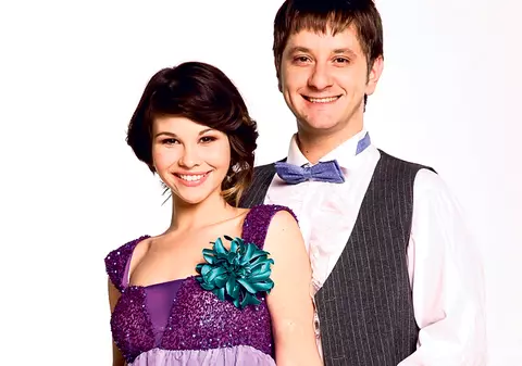 Ella Dumitru a câştigat o căruţă de bani la «Dansez pentru tine», dar nu a văzut nici un sfanţ! Mama ei i-a tocat premiul de 60.000 € și acum spală WC-uri în Londra