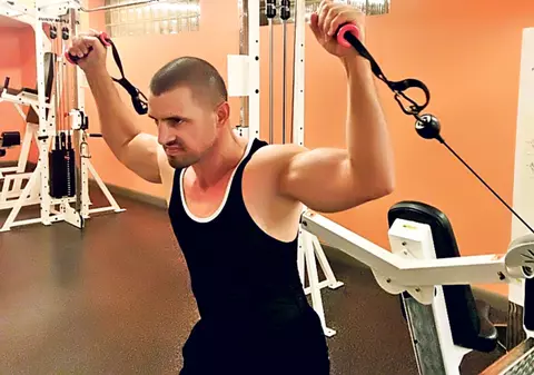 EXCLUSIV | Pavel Stratan şi-a încordat muşchii în turneul din America!