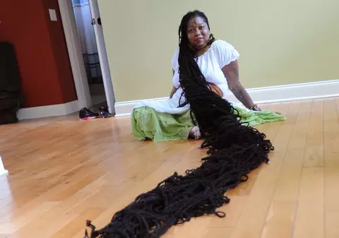 Are CELE MAI LUNGI COZI DIN LUME, însă podoaba capilară de 19 kilograme ÎI PUNE VIAŢA ÎN PERICOL! Vezi ce o AMENINŢĂ ÎN ORICE MOMENT! Foto