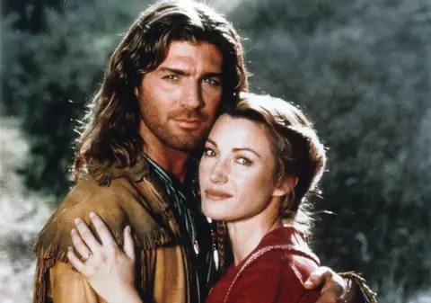 Este INCREDIBIL CÂT DE BINE ARATĂ, la 62 de ani, Dr. Quinn! Vezi cu ce SILUETĂ DE ADOLESCENTĂ se mândreşte! FOTO