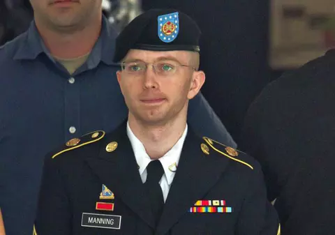 «Cârtiţa» WikiLeaks, pedeapsă redusă cu 46 de ani 