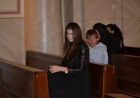 Ramona și Alina Gabor și-au așteptat mama în rugăciune | FOTO EXCLUSIV