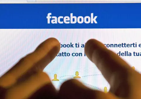 Ai grijă ce postezi pe net! Câţi români au fost spionaţi de serviciile secrete pe Facebook 