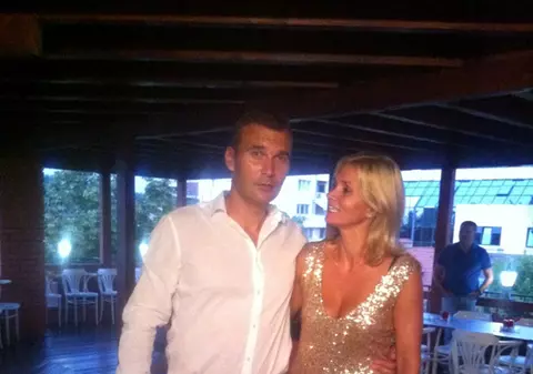 Uite ce bine a arătat Ruxandra Dragomir la ziua soţului ei şi află ce cadou spectaculos a primit acesta!