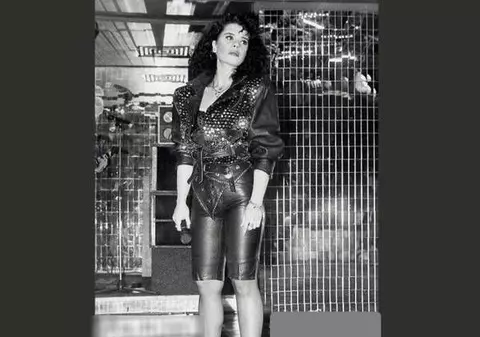 Recunoşti cântăreaţa? Aşa arăta în 1993 când cânta la barul Melody din Bucureşti!
