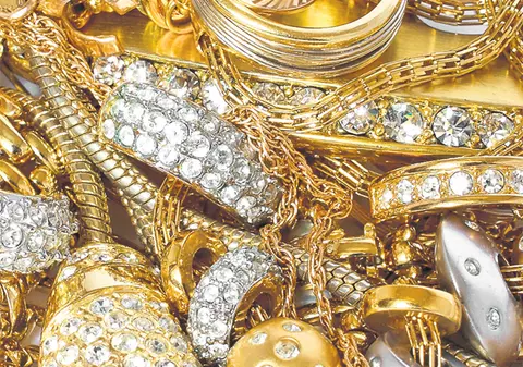 Atenție pe cine băgați în casă! Puteți rămâne cu buza umflată | Menajera «a curăţat» bijuteriile