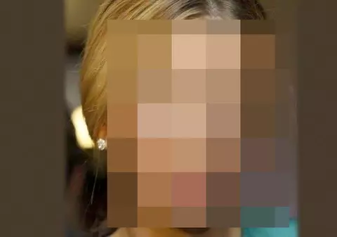 ESTE CELEBRĂ, dar MĂNÂNCĂ LA "ÎMPINGE TAVA"