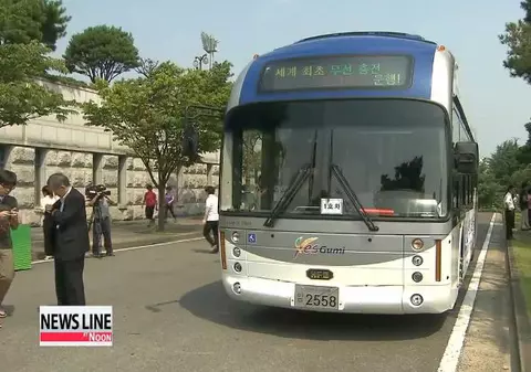 Revoluţie în transporturi! Primul autobuz electric cu încărcare wireless - VIDEO 