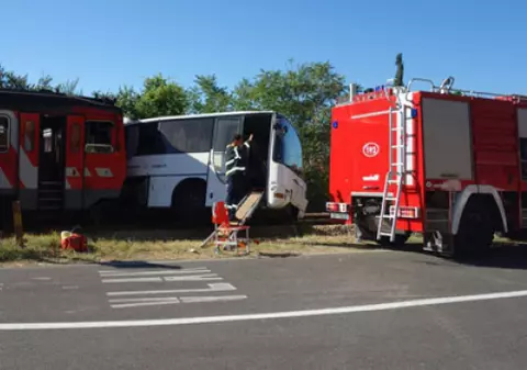 NOUĂ TRAGEDIE RUTIERĂ în Croaţia: un autocar, lovit în plin de un tren