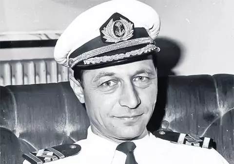 Au venit din ZIUA LOR LIBERĂ, pentru ca preşedintele să-şi dea examenul de 40 de ore! Băsescu, COPLEŞIT DE EMOŢII: "Am învăţat până la 6 dimineaţa"