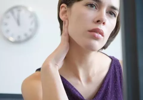 Cosmetică: Învaţă să previi ridurile de pe gât