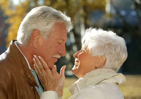 EMOŢIONANT! Au fost CĂSĂTORIŢI 65 de ani şi AU MURIT ÎMPREUNĂ