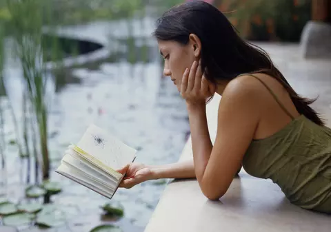 ROMÂNII AU CE CITI! Piaţa de carte SE DEZVOLTĂ