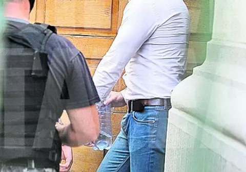 Hoţii s-au sucit! Vor să spună unde au pitit tablourile