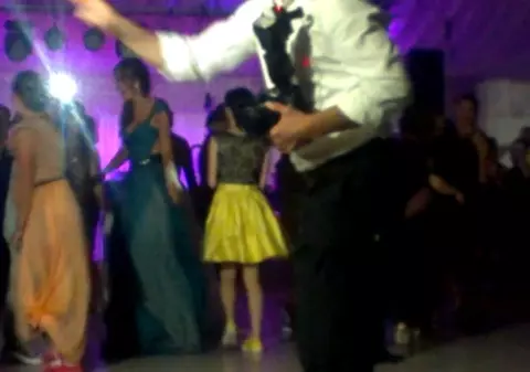 VIDEO EXCLUSIV | Uite cum s-a DISTRAT şi A ŢOPĂIT ca un copil MĂDĂLINA GHENEA, la CĂSĂTORIA FRATELUI EI