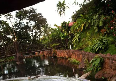 Andreea Mantea AŞTEAPTĂ PRINŢUL. În lipsa acestuia, ÎNCEARCĂ SĂ CONVINGĂ CALUL 