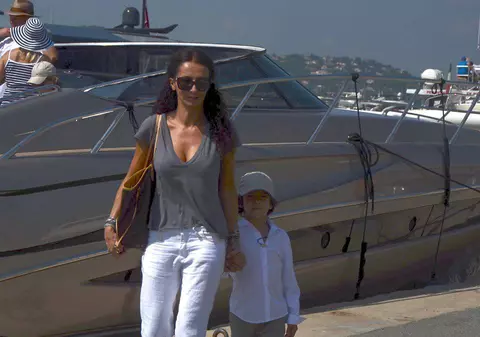 Mihaela Rădulescu, MAMA PERFECTĂ. Uite cum îşi DISTREAZĂ şi EDUCĂ vedeta băiatul | VIDEO