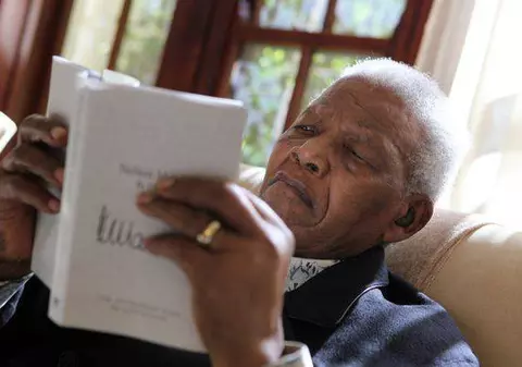 Mandela a primit acasă UN AVERTISMENT DE ÎNTRERUPERE A APEI ŞI A CURENTULUI ELECTRIC!