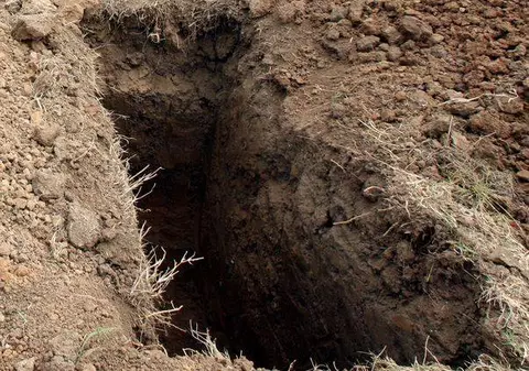 Moarte îngrozitoare! Copil strivit de un mal de pământ 