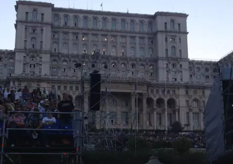 CONCERT ROGER WATERS la Bucureşti. Iată AVANTAJUL DE A FI PARLAMENTAR | FOTO