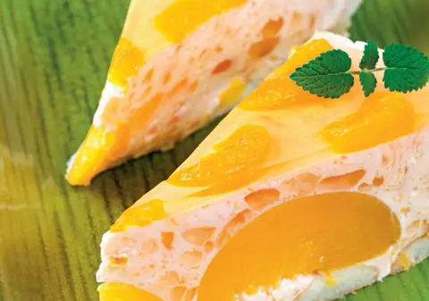 Prăjitură cu piersici